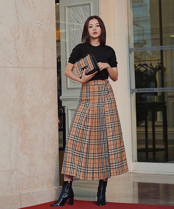 Muốn sang chảnh dịp Tết 2020 cứ học cặp chị em Thanh Hằng - Chi Pu mix 3 họa tiết siêu hot này-13