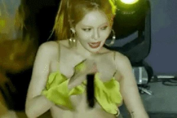 HyunA cố tình để lộ nội y, G-Dragon bị ném đá vì mặc áo phản cảm-1