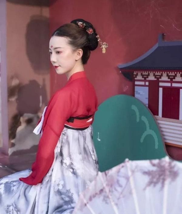 Vừa múa đẹp, vừa sở hữu vẻ tuyệt sắc giai nhân, cô gái kiếm bộn tiền trên phố-7