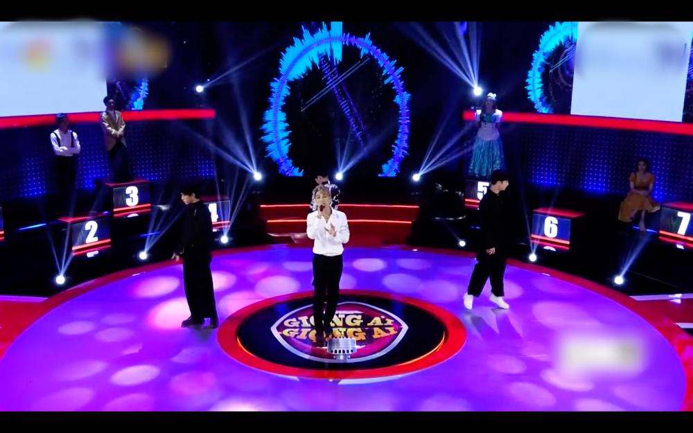 Diva Mỹ Linh bỗng chốc mặt đơ khi nghe nhóm Zero 9 trình diễn-2