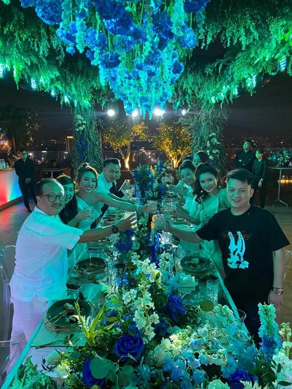 Chi Bảo khoá môi người yêu say đắm trong tiệc sinh nhật-3