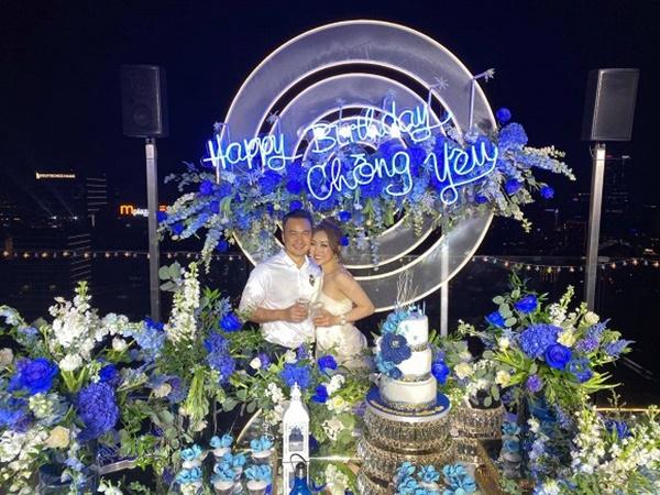 Chi Bảo khoá môi người yêu say đắm trong tiệc sinh nhật-5