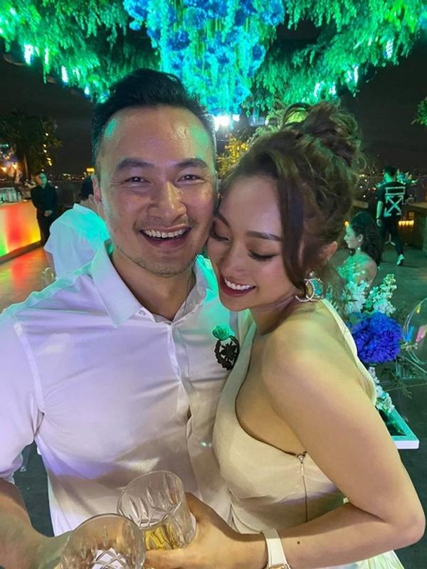 Chi Bảo khoá môi người yêu say đắm trong tiệc sinh nhật-8