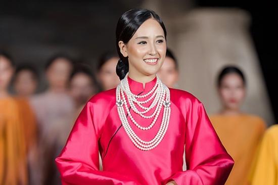 Hớn hở đăng ảnh chúc Tết sớm, Mai Phương Thúy bị fan chê tới tấp