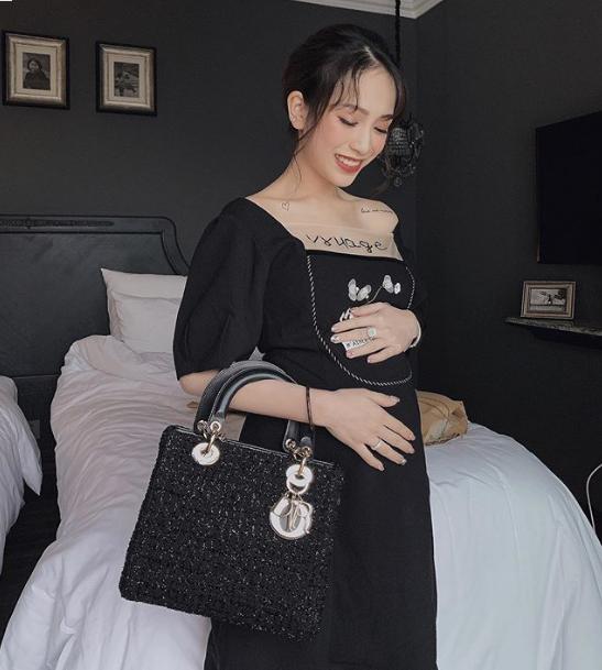 Khoe ảnh nóng bên ông xã, con gái Minh Nhựa lộ rõ bụng bầu ngày một lớn-3