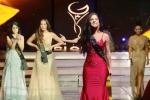SHOCK NẶNG: Thí sinh Miss Global 2019 lao lên sân khấu, gào khản cổ chỉ trích ban tổ chức