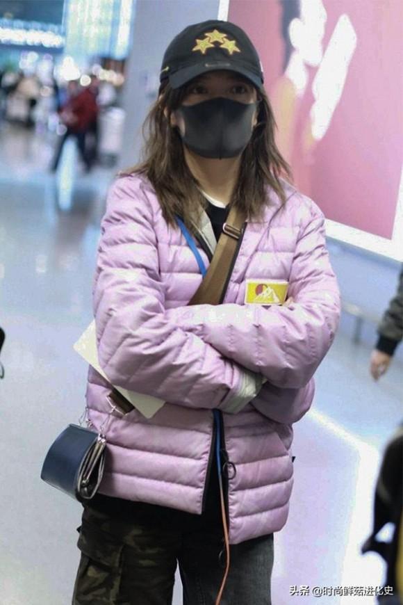 Vừa được khen xinh đẹp, Triệu Vy lại gây thất vọng với gương mặt bơ phờ, mái tóc xơ xác như gái quê-1