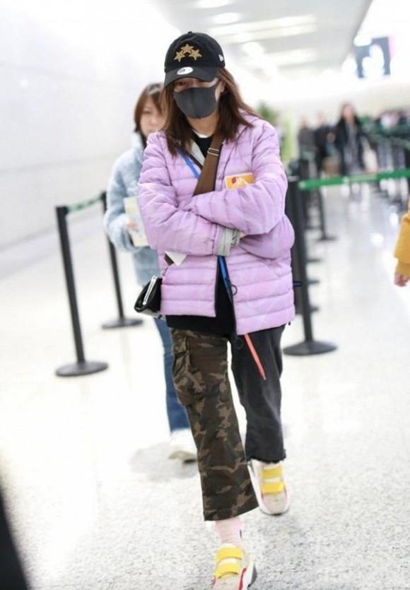 Vừa được khen xinh đẹp, Triệu Vy lại gây thất vọng với gương mặt bơ phờ, mái tóc xơ xác như gái quê-4