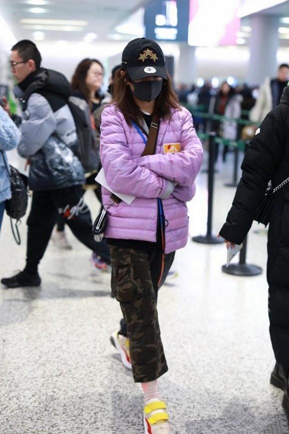 Vừa được khen xinh đẹp, Triệu Vy lại gây thất vọng với gương mặt bơ phờ, mái tóc xơ xác như gái quê-5