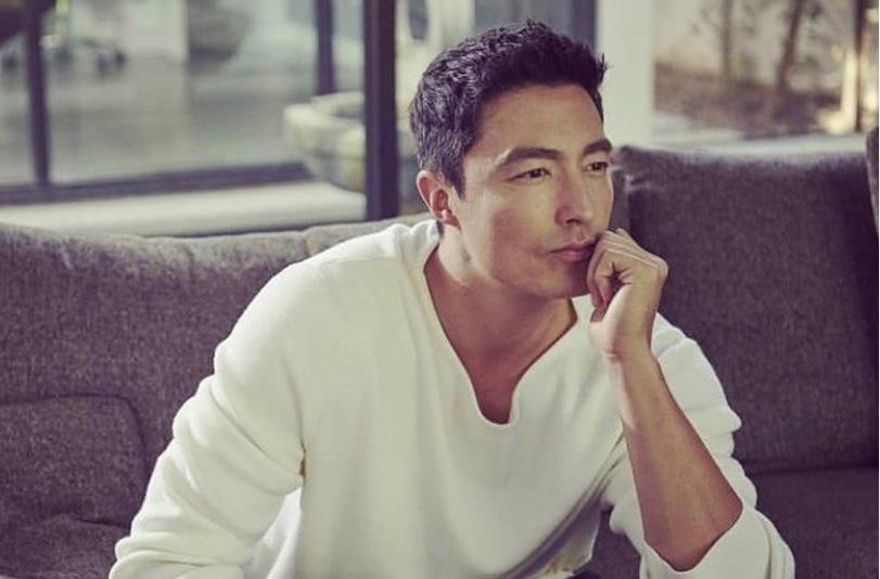 Công ty Daniel Henney cho biết hiện nhiều kẻ lừa đảo đang sử dụng tên tuổi của anh để yêu cầu tiền và vật phẩm từ người hâm mộ. Phía đại diện cho hay, ngoài tài khoản mạng xã hội chính thức, Daniel Henney không hề sử dụng tài khoản nào khác, đồng thời cảnh báo mọi người tránh bị lừa đảo.