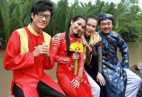 Không công bố doanh thu khi không thành công phòng vé là lựa chọn của nhiều bộ phim điện ảnh phát hành dịp Tết. "Cưới chạy" là một ví dụ. Phát hành dịp Tết 2014, phim nhận nhiều chê bai của báo giới và khán giả. Có ý kiến bình luận: "Cưới chạy khiến khán giả cũng bỏ chạy". Các nhân vật trong phim bị cho là "vô duyên". Ngoài vai diễn của Việt Hương là một bà mẹ thương con, Chí Tài vào vai ông bố khó tính, phong kiến, thì những vai diễn khác đều gây nhiều thất vọng. Phim là minh chứng cho thấy đa số khán giả sẽ quay lưng với phim dở, ngay cả khi phát hành dịp Tết.