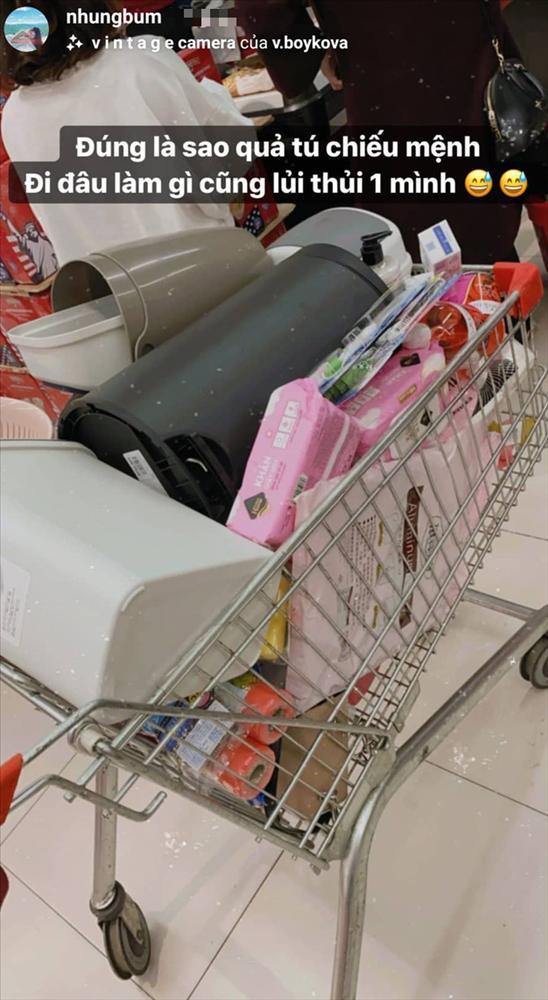 Nhung Bum than phải làm gì cũng một mình, Văn Toàn thì lại vui vẻ bên tình yêu mới-1