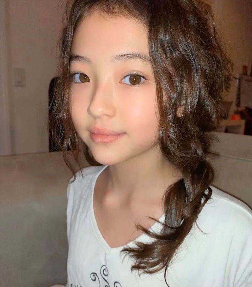 Nhan sắc cực phẩm của mẫu nhí được cho là em ruột của Jennie BlackPink-2