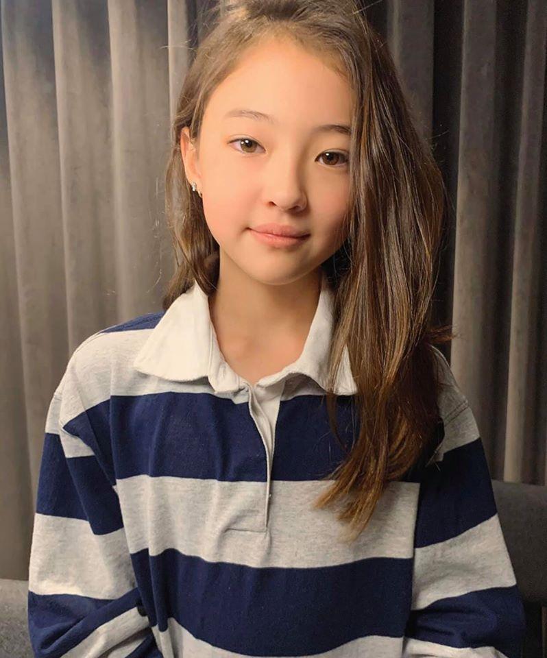 Nhan sắc cực phẩm của mẫu nhí được cho là em ruột của Jennie BlackPink-8