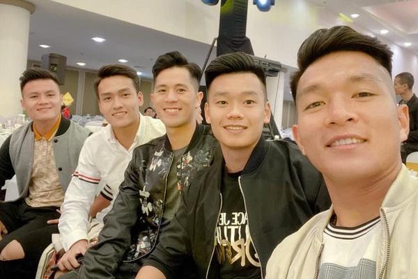 Văn Đức - Duy Mạnh lấy vợ, Đình Trọng và bạn gái kín tiếng để lộ dấu hiệu về chung nhà trong năm nay?-4