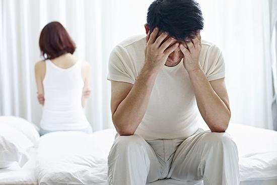 Phát điên khi vài ngày vợ lại tra hỏi: 'Ngủ với bồ có thích không?'