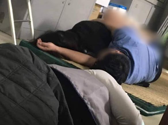 Xôn xao thông tin nam bác sĩ không mặc quần dài ôm nữ sinh viên ngủ trong ca trực-2