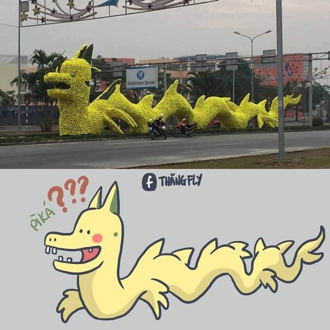 Trào lưu chế ảnh linh vật mỗi dịp đầu năm mới được bắt nguồn từ tạo hình "Pikalong" ở Hải Phòng từng gây sốt khắp cộng đồng mạng dịp Tết 2017. Không chỉ vào ảnh chế, chú rồng vàng còn nổi tiếng đến mức được in lên sách, áo thun, ly sứ, làm thành thú bông. Ảnh: Thăng Fly Comics.