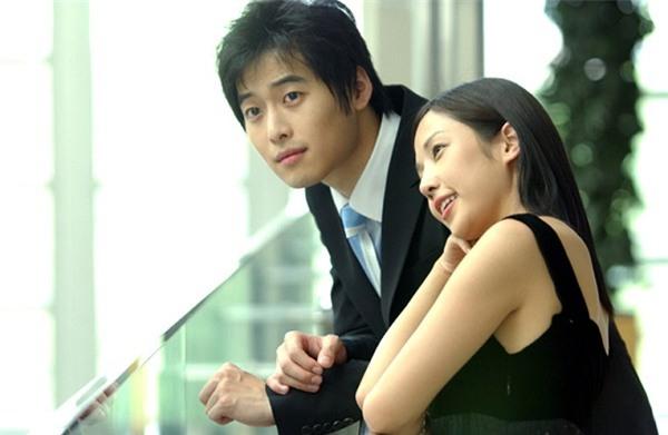 Người yêu kêu không có thưởng Tết, tôi chu cấp cho anh 20 triệu và rồi lặng người khi thấy tin nhắn...-1