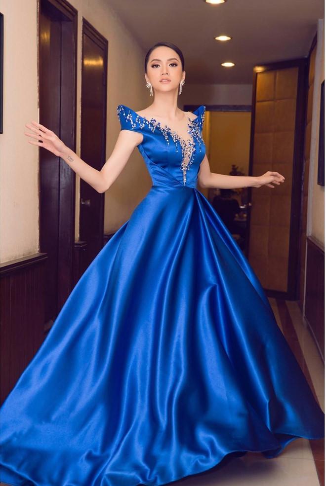 Lên đồ với màu xanh cổ điển thế nào cho gắt: Thúy Ngân, Lý Nhã Kỳ và Hương Giang sang hết phần Vbiz-9