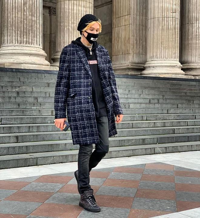 Sau nhiều lần dao kéo, chàng trai lại tiêm trắng để giống Jimin hơn-3