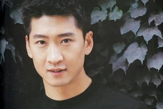 Rời xa showbiz, 'Nhĩ Khang' Châu Kiệt gây choáng khi đã bí mật kết hôn và có cậu con trai lớn?