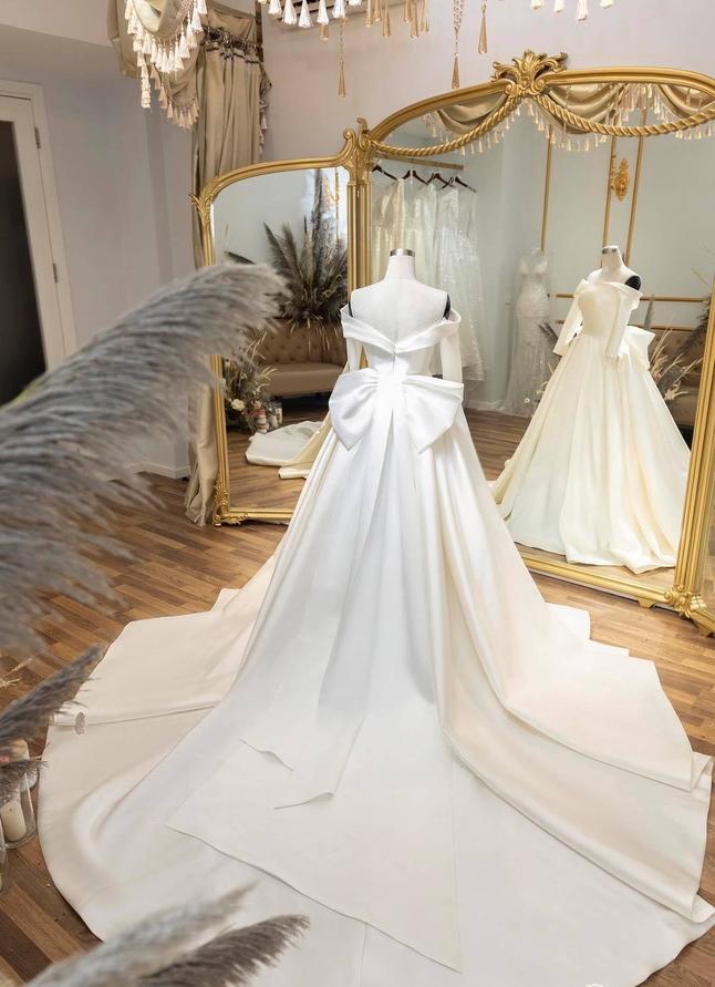 Hé lộ thêm loạt ảnh hậu trường Văn Đức đưa bạn gái xinh đẹp đi thử váy cưới-1