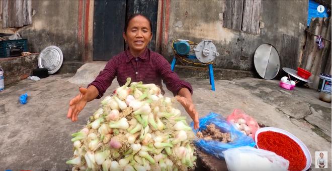 Tự biến tấu món kim chi củ hành, bà Tân Vlog làm ai cũng té ngửa khi hướng dẫn cách thưởng thức-1