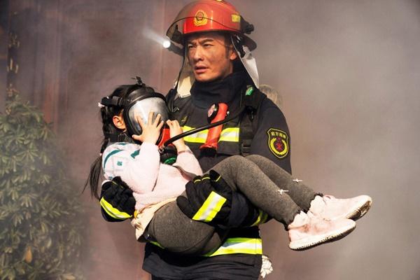 Huỳnh Hiểu Minh và nhiều nghệ sĩ đang chật vật kiếm sống thế nào?-1