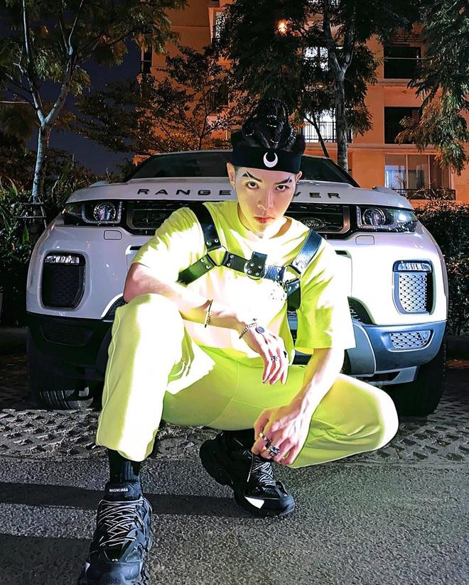 Yến Nhi diện áo dài điệu đà cận Tết - Sam lên đồ ngọt ngào thả dáng trước xế hộp tiền tỉ-5