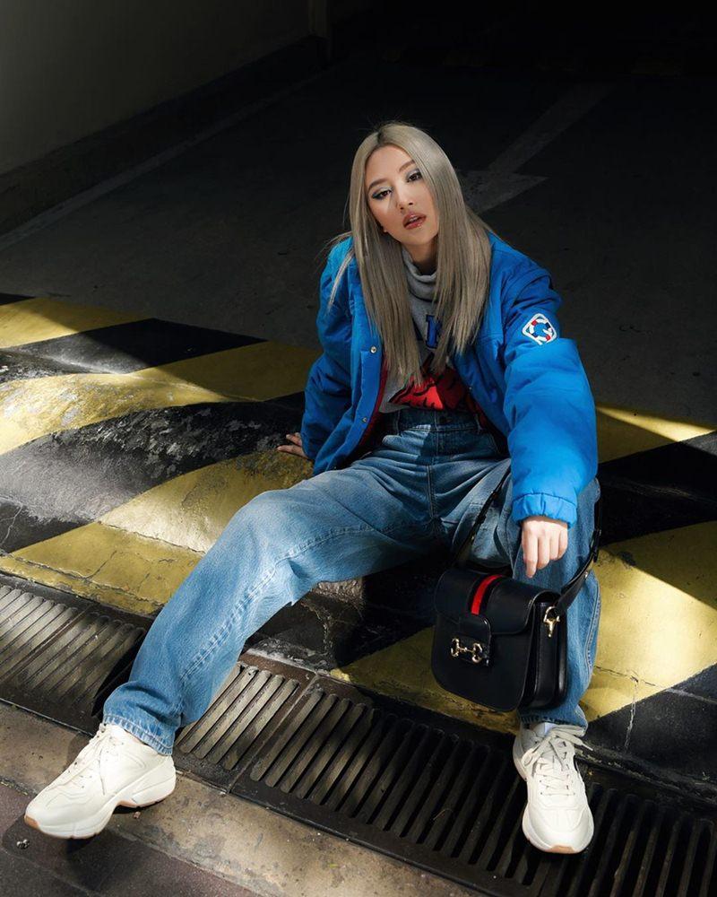 Yến Nhi diện áo dài điệu đà cận Tết - Sam lên đồ ngọt ngào thả dáng trước xế hộp tiền tỉ-6