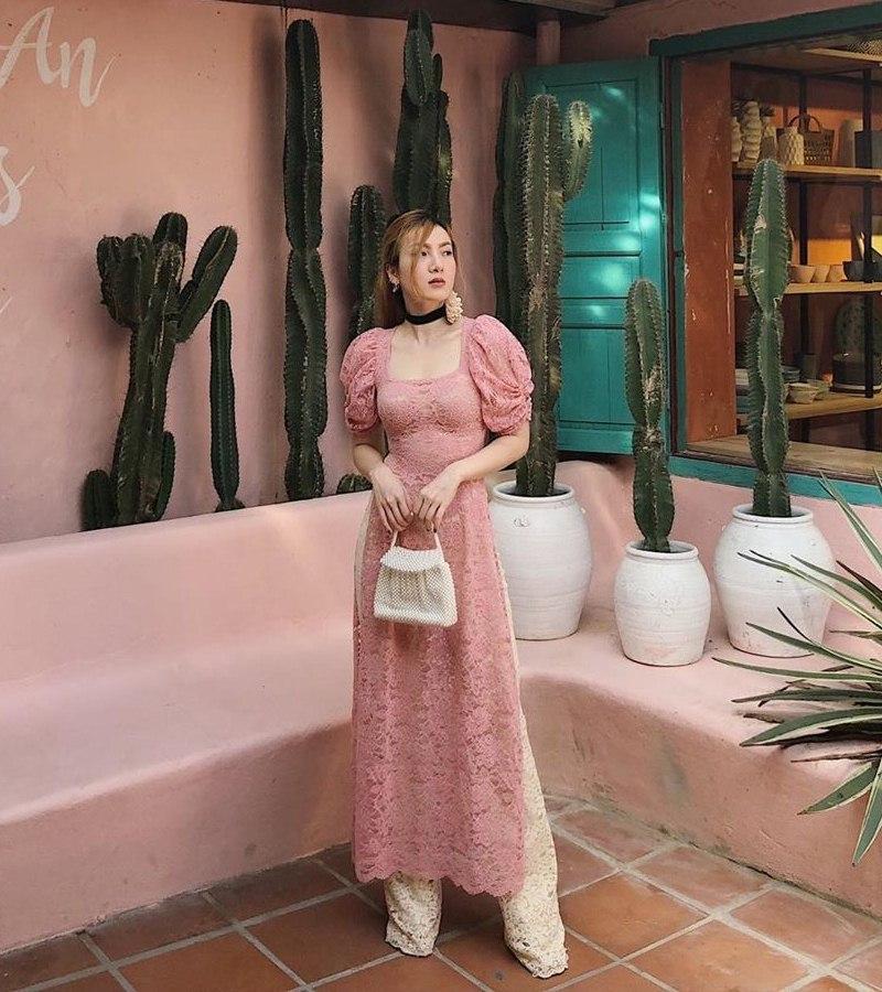 Yến Nhi diện áo dài điệu đà cận Tết - Sam lên đồ ngọt ngào thả dáng trước xế hộp tiền tỉ-1