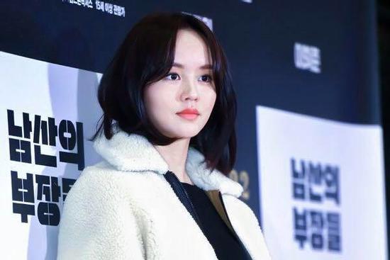 'Em gái mưa' Kim So Hyun thay đổi phong cách quyến rũ trưởng thành