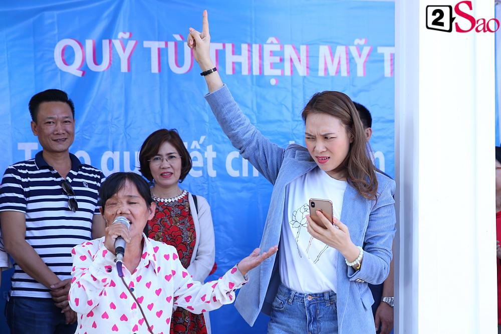 Không những vui vẻ dù bị cướp mic, Mỹ Tâm còn nhí nhảnh phụ họa cho khách mời bất đắc dĩ-4