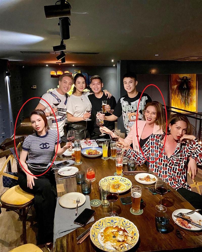 Lạ lùng thuật phân thân của Kỳ Duyên: Xuất hiện cùng lúc 2 hoa hậu trong 1 khung hình-1