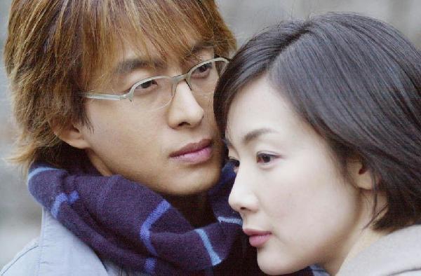 Khi còn học cấp 3, Yoon Sang (Bae Yong Joon) do tuổi thơ đau khổ nên rất khó hòa đồng với mọi người xung quanh, cô bạn Yoo Jin (Choi Ji Woo) đã giúp Yoon Sang mở lòng mình, cảm nhận cuộc sống, Hai người có tình yêu tuổi học trò trong sáng, lãng mạn. Nhưng không may một tai nạn xảy ra khiến Yoo Jin tưởng rằng Yoon Sang đã chết. Nhiều năm sau khi gặp lại, Yoon Sang bị mất trí nhớ, sống dưới thân phận mới là Lee Min Hyung. 