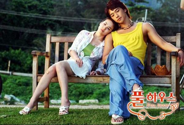 Ji Eun (Song Hye Kyo) bị bạn lừa bán nhà, phút chốc thành người vô gia cư. Ngôi nhà xinh đẹp của cô được ngôi sao nổi tiếng Young Jae (Bi Rain) mua lại. Rắc rối chuyện nhà cửa đẩy 2 người vào tính huống éo le phải sống chung và tuân thủ một bản hợp đồng trong vòng 6 tháng. Những tình huống hài hước mà không kém phần lãng mạn giúp cặp đôi trở thành hiện tượng màn ảnh. Bộ phim cũng mở đầu cho trào lưu 