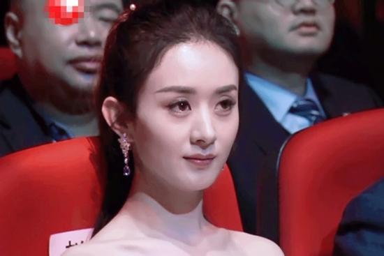 Triệu Lệ Dĩnh khó chịu khi bị đồng nghiệp mỉa mai ở lễ trao giải