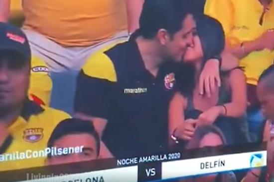 Cặp đôi tái mặt khi cảnh 'ân ái' lúc ngoại tình bị phát trực tiếp trên sóng truyền hình