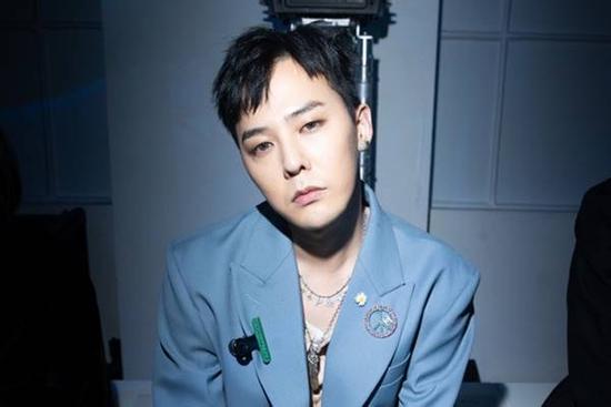 G-Dragon bị bắt gặp diện cả cây hàng hiệu đi mua sắm ở Paris