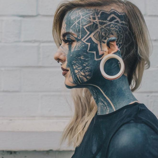 Cô gái xăm kín cơ thể đến 90% vẫn chưa định dừng lại-2