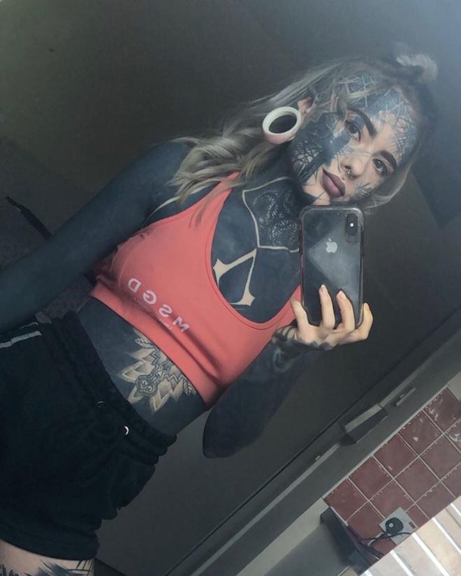 Cô gái xăm kín cơ thể đến 90% vẫn chưa định dừng lại-5