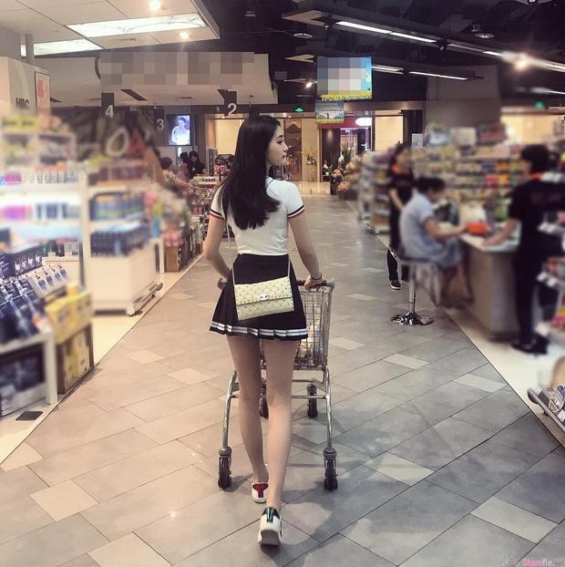 Cô gái bị chụp lén từ sau lưng vì có ngoại hình nổi bật nhưng vào trang cá nhân còn bất ngờ hơn-1