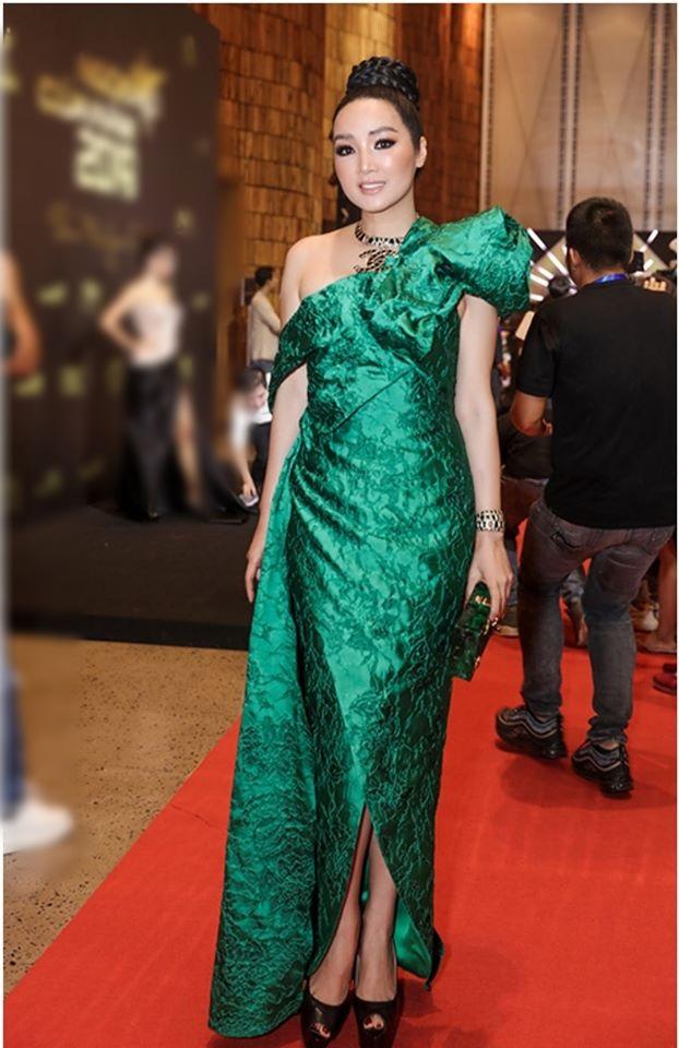 Lynk Lee lên đồ sự kiện mà như đi chợ đầu ngõ - Ngọc Trinh để lộ chân xương xẩu như cành cây-7