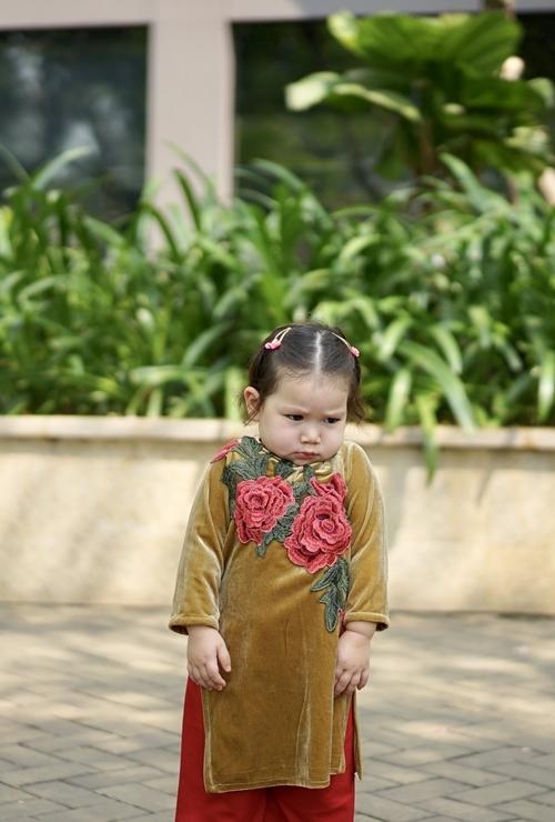 Con gái Hà Anh đòi mặc áo ngực của mẹ, biểu cảm khó đỡ khiến ai cũng bật cười-8