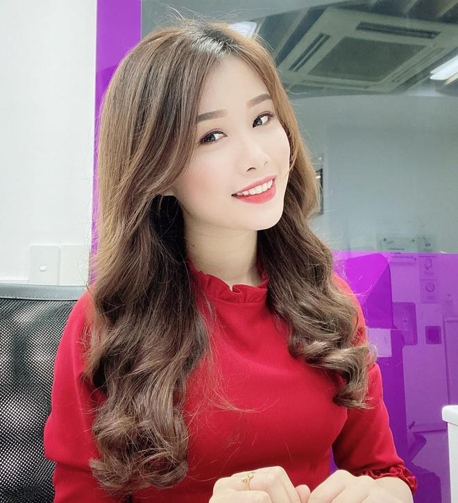 Vợ sắp cưới Văn Đức gói bánh chưng, bạn gái Văn Toàn làm đẹp trước Tết-2