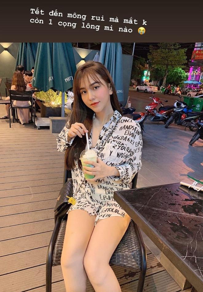 Vợ sắp cưới Văn Đức gói bánh chưng, bạn gái Văn Toàn làm đẹp trước Tết-4