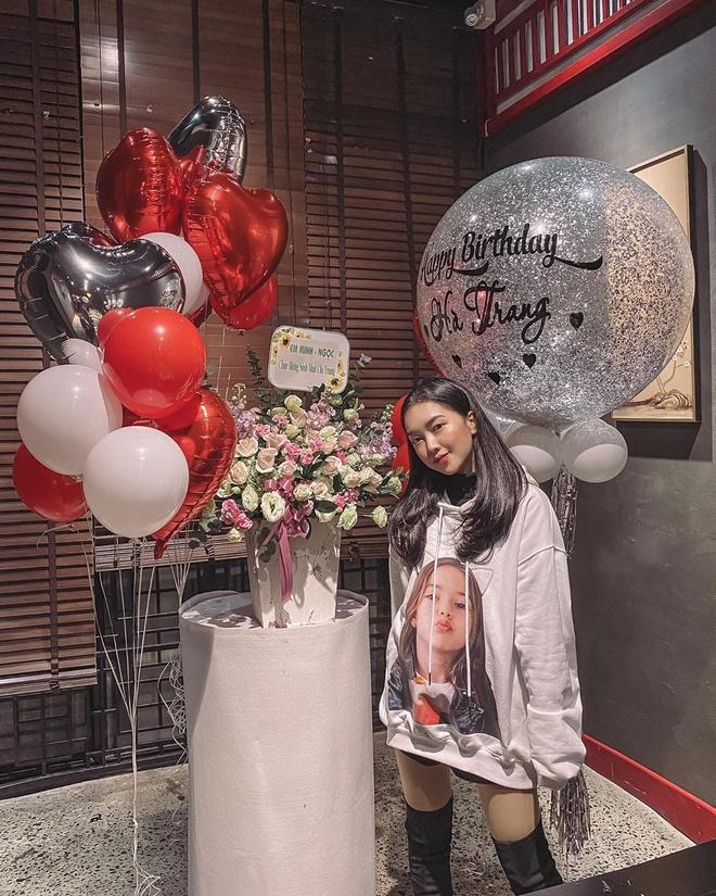 Vợ sắp cưới Văn Đức gói bánh chưng, bạn gái Văn Toàn làm đẹp trước Tết-5