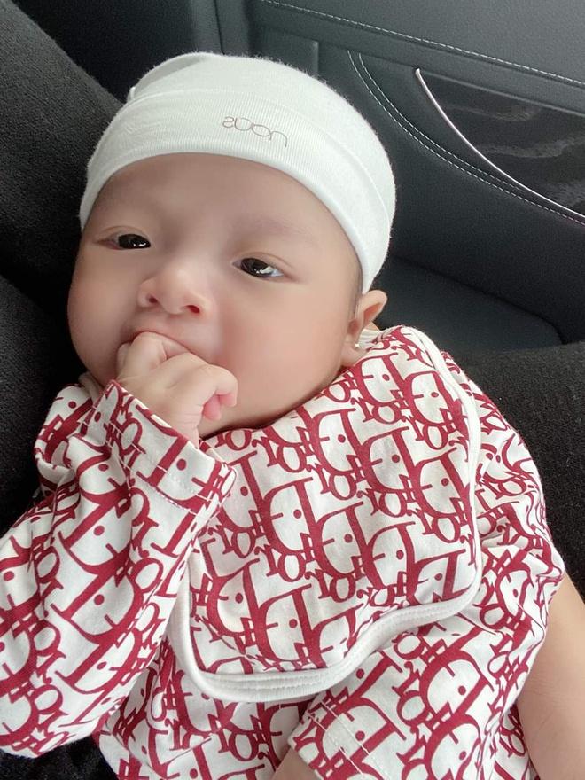 Vợ sắp cưới Văn Đức gói bánh chưng, bạn gái Văn Toàn làm đẹp trước Tết-7