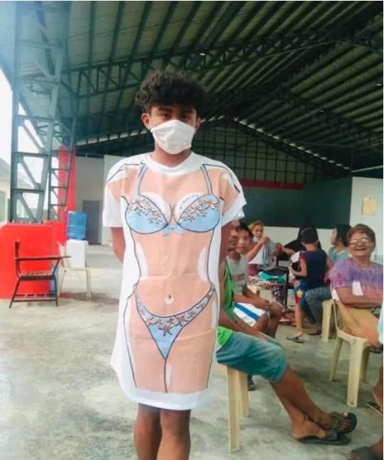 Đang vội sơ tán vì núi lửa, các chàng trai Philippines vẫn tranh thủ tạo dáng với đầm ngủ, giày cao gót từ các nhà hảo tâm-8